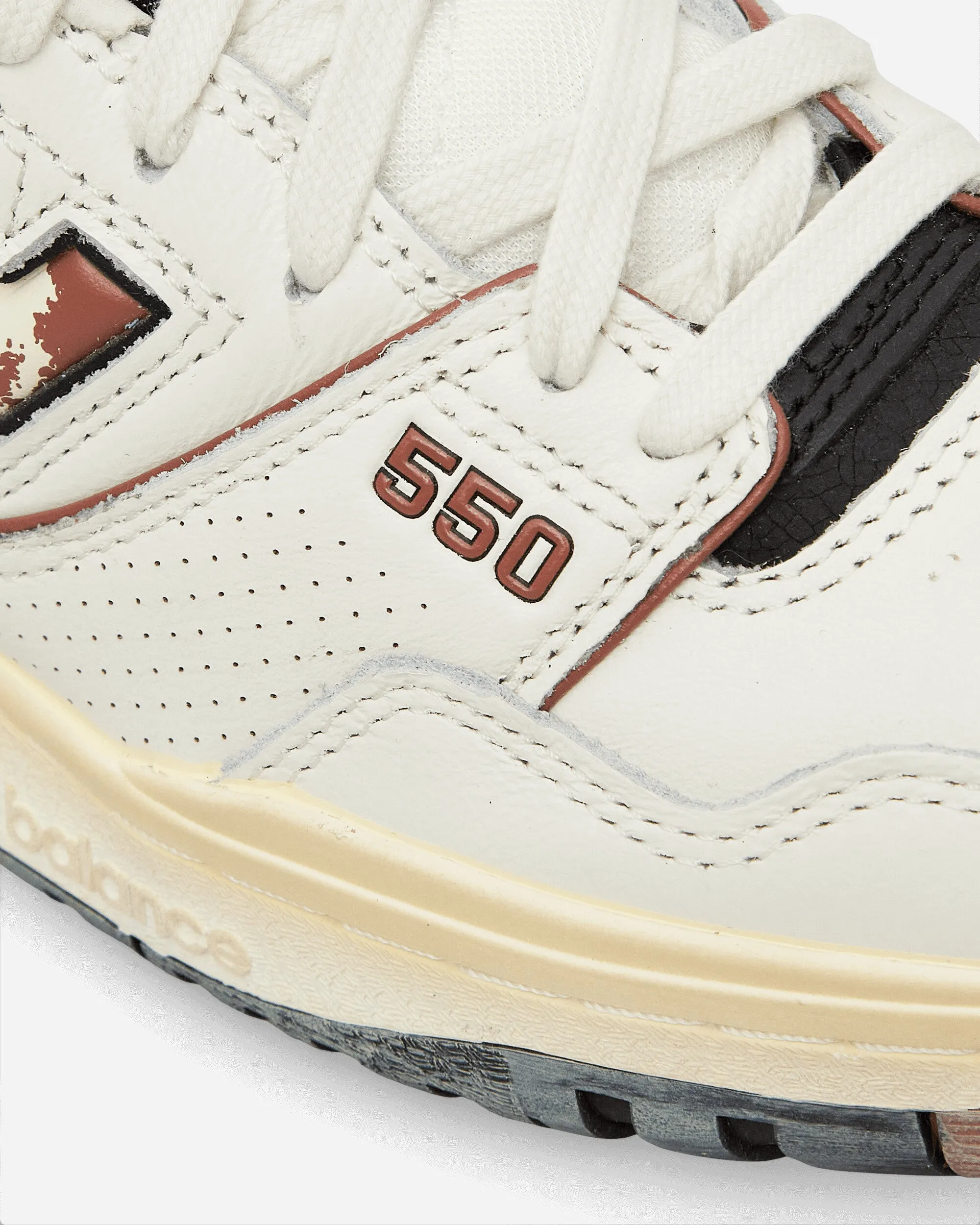 550 Sneakers Off White / Brown