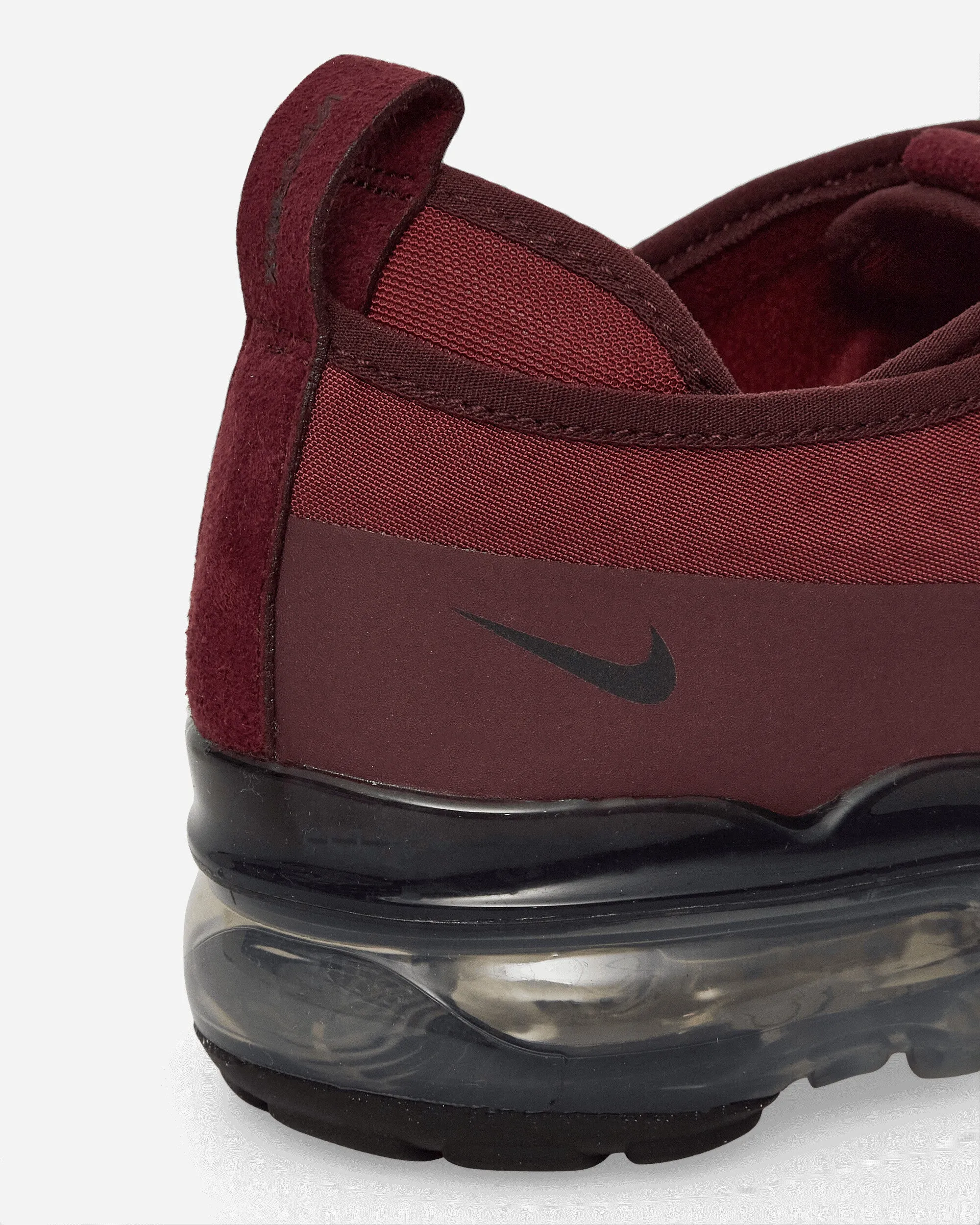 Air VaporMax Moc Roam Sneakers Dark Team Red