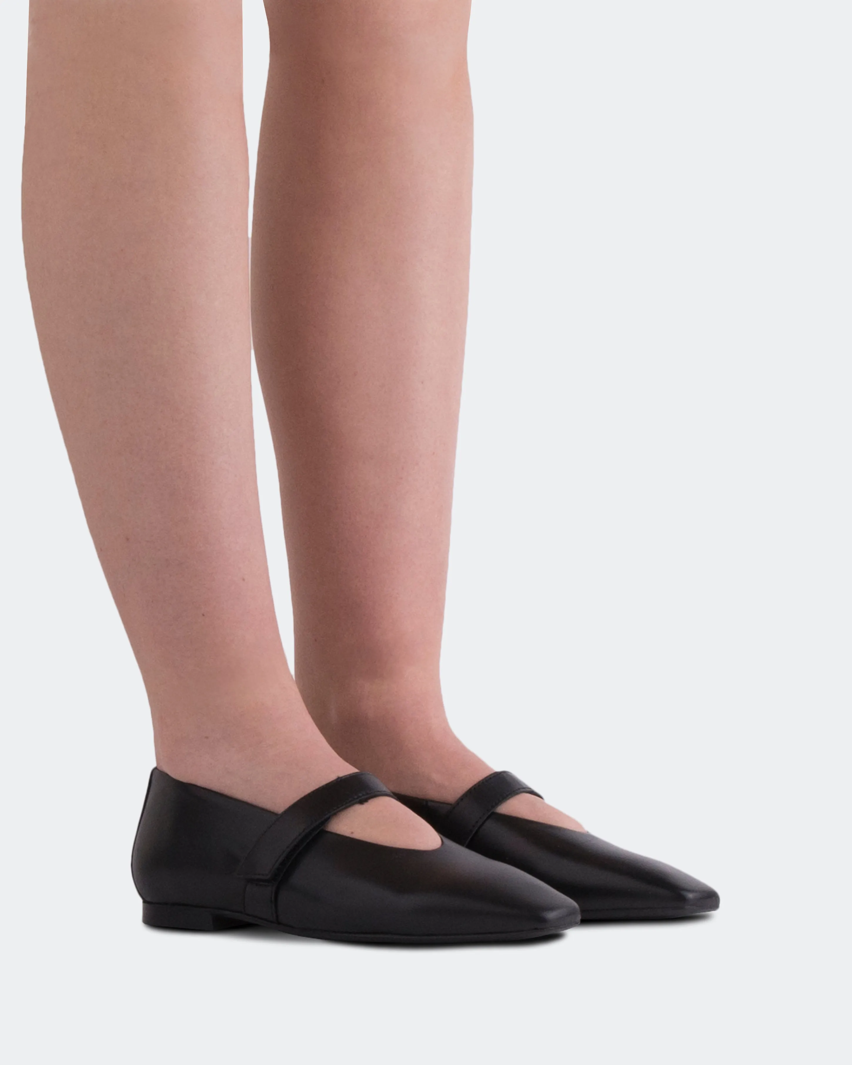Flordeliz Black Leather