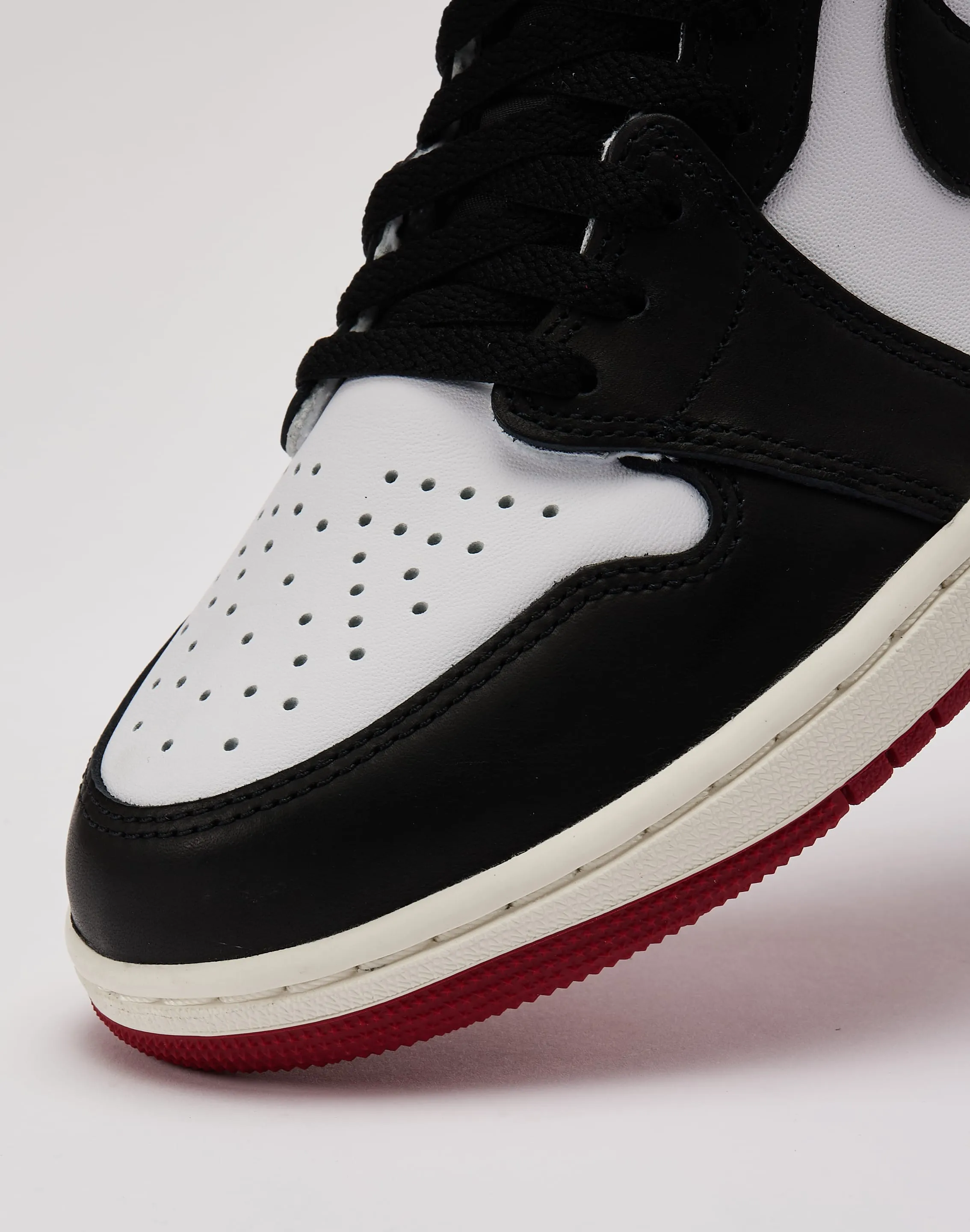 Jordan Air Jordan 1 Retro High OG 'Black Toe Reimagined'