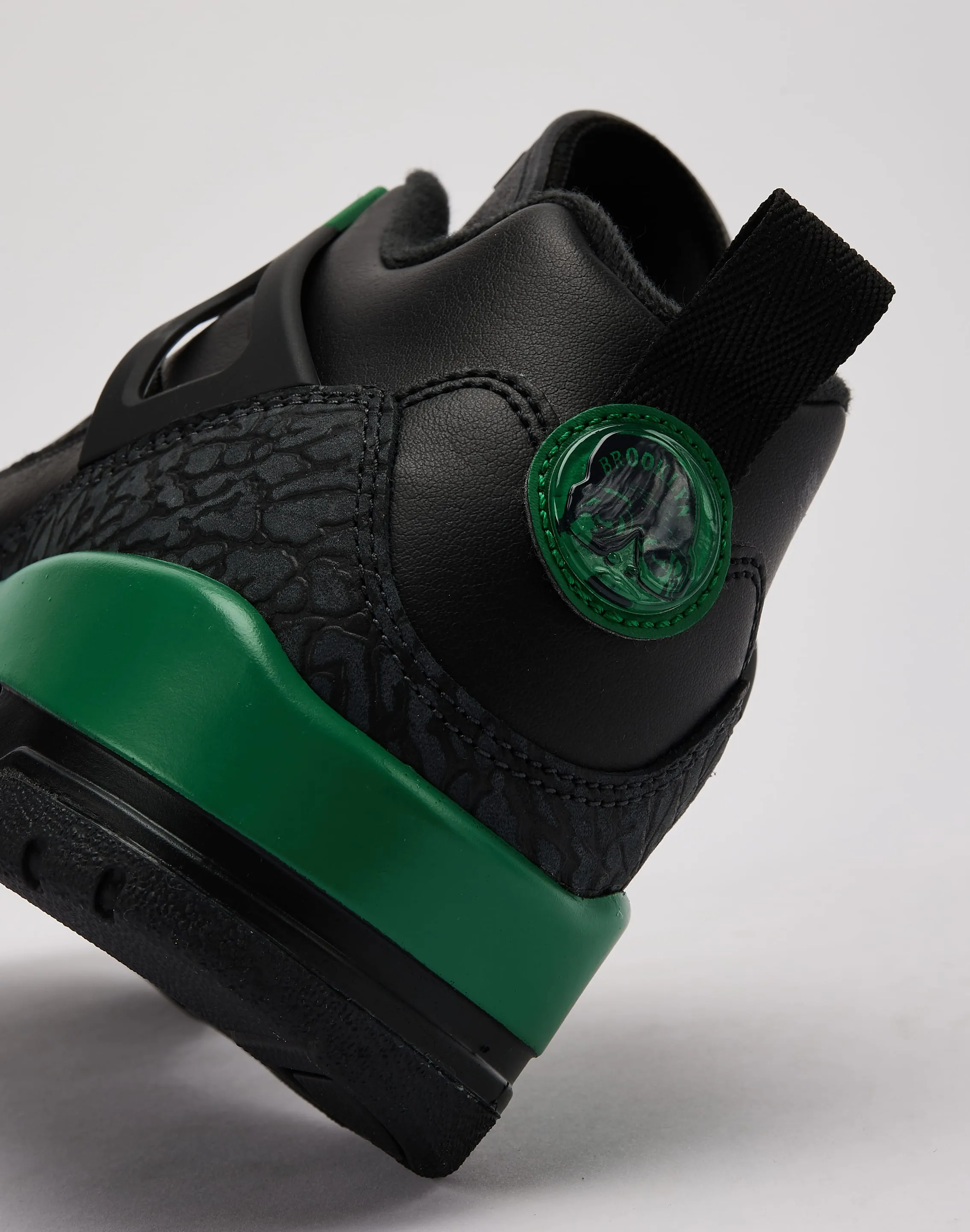 Jordan Spizike Low