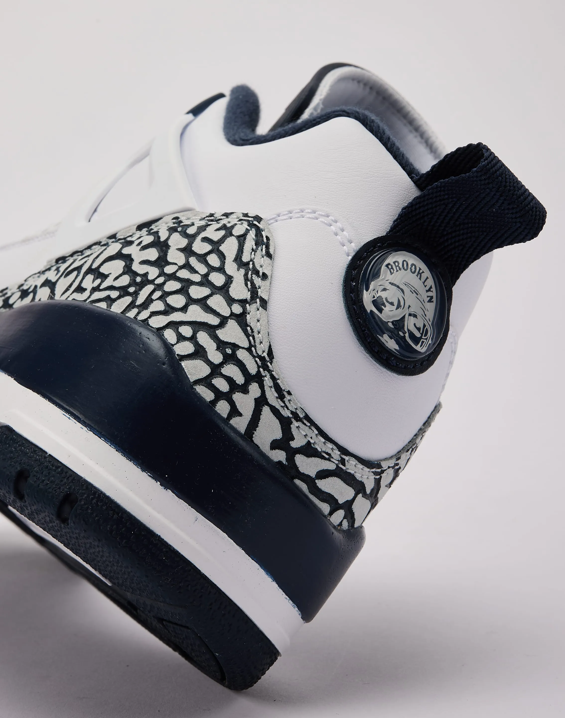 Jordan Spizike Low