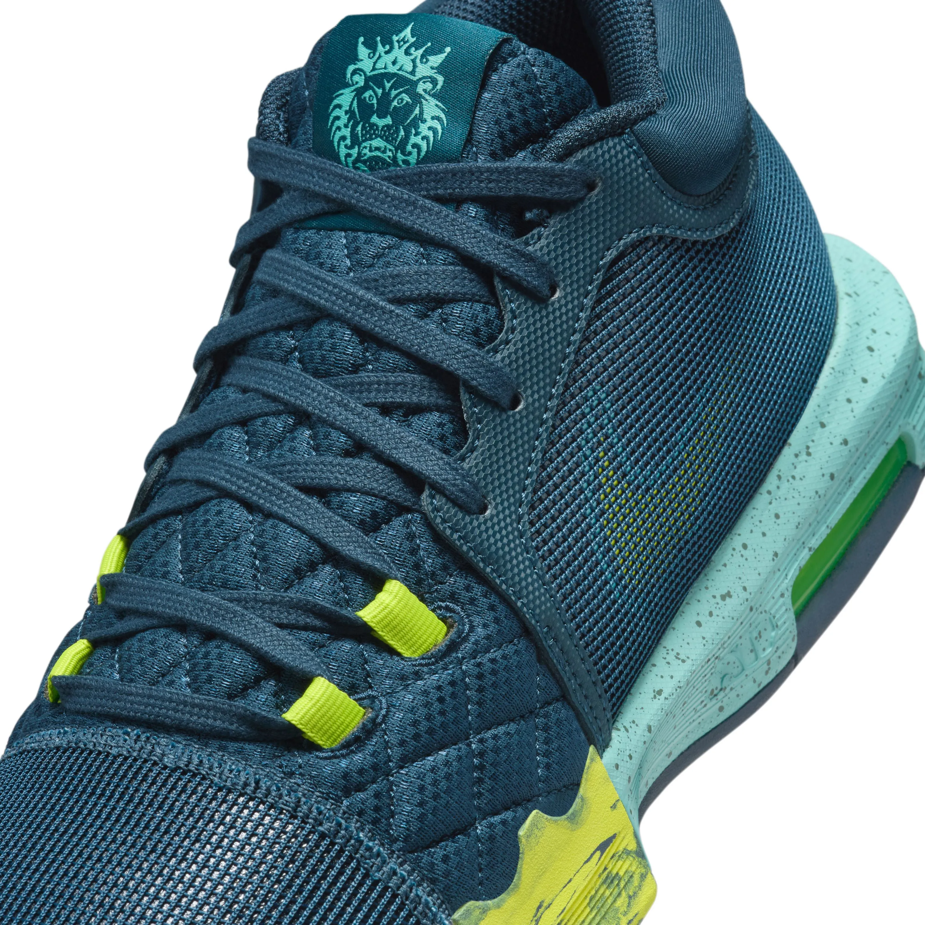 LeBron Witness 8 Men's Basketball Shoes