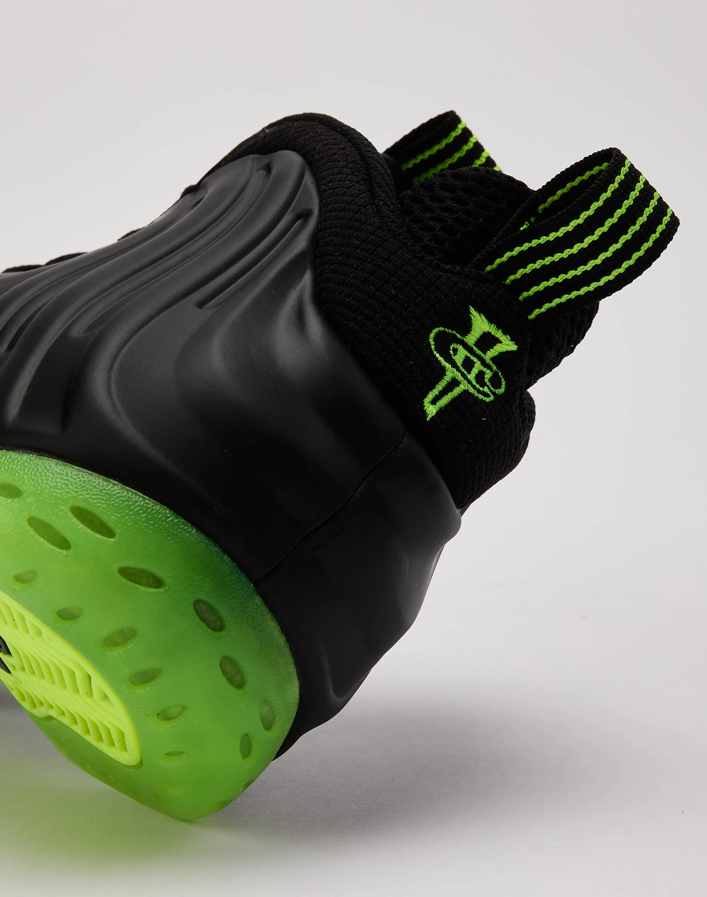 Nike Air Foamposite One 'Black Volt'