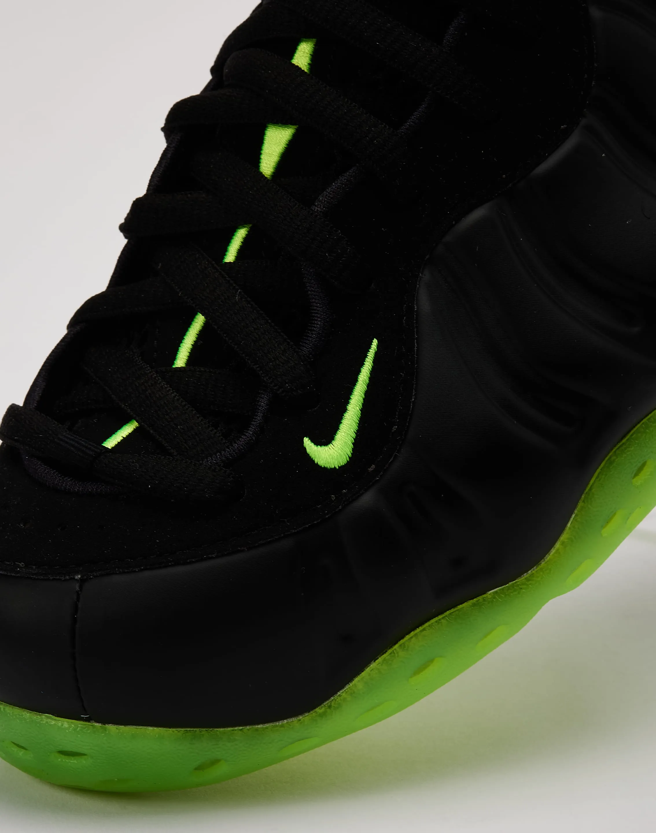 Nike Air Foamposite One 'Black Volt'