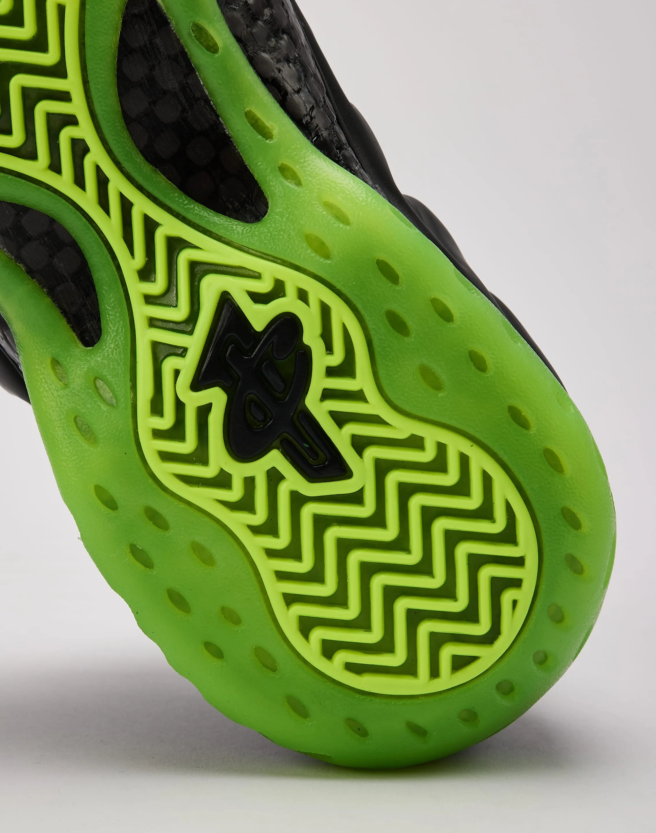 Nike Air Foamposite One 'Black Volt'