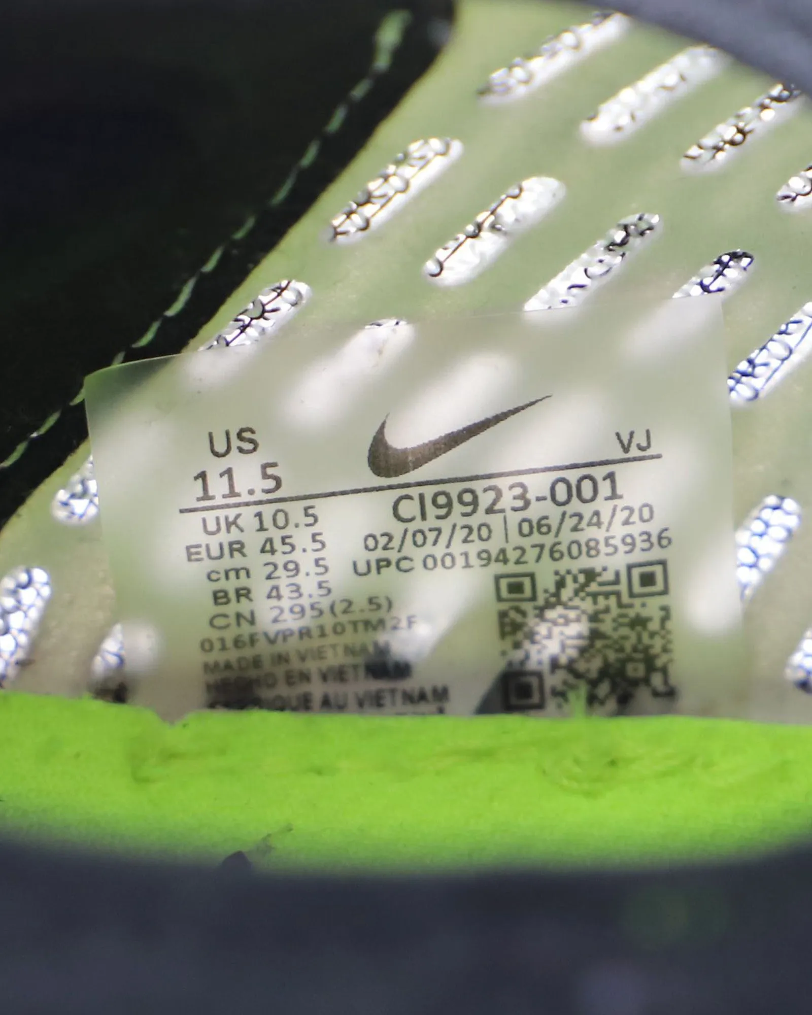 Nike Air Zoom Tempo Next% in Black Polyester