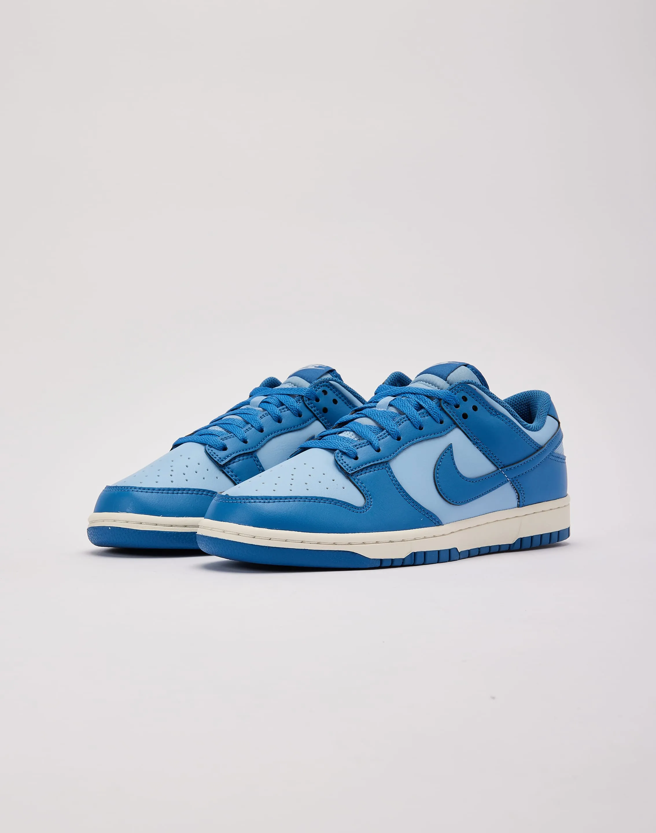 Nike  Dunk Low