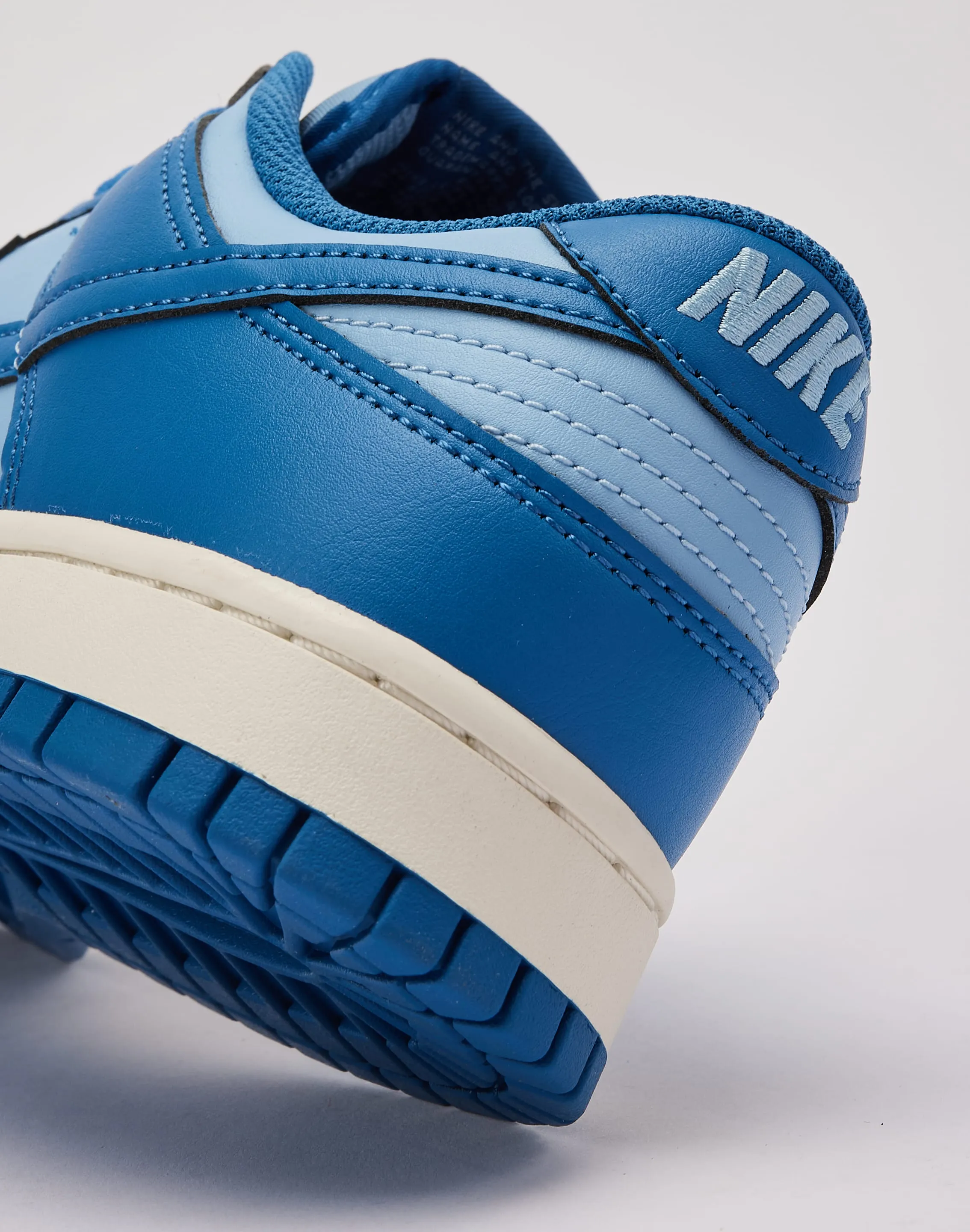 Nike  Dunk Low