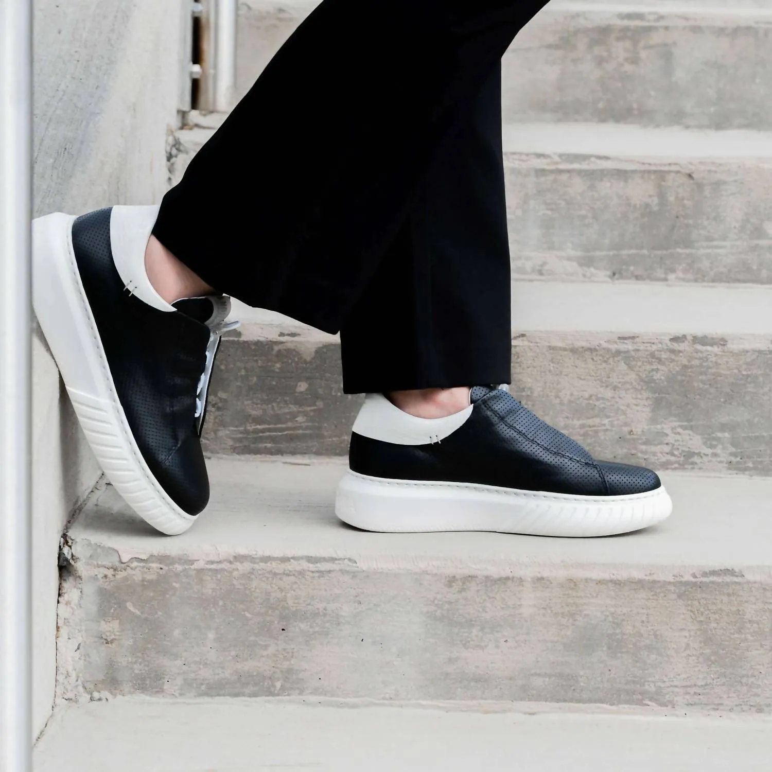 Women's Libi Sneaker In Black/white